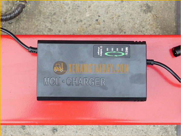 Xe nâng tay điện thấp bán tự động 1.5 tấn NOBLELIFT MỚI 100%